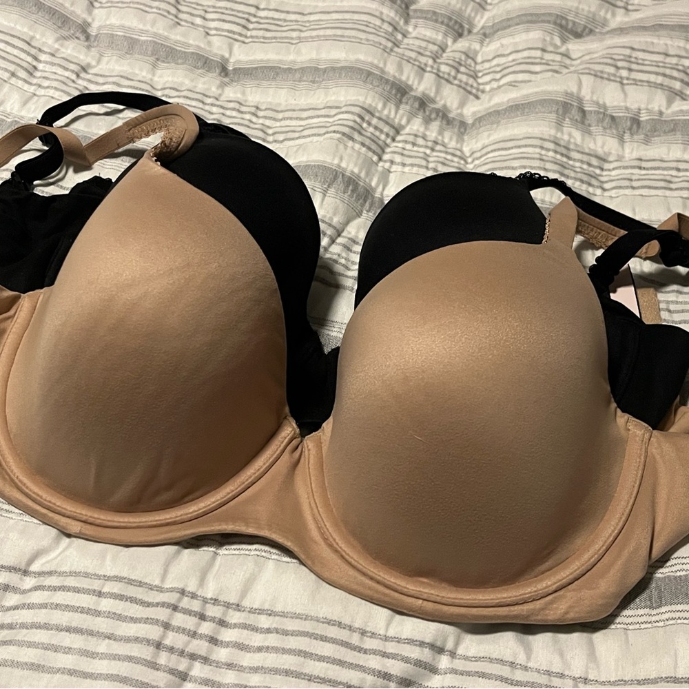 2 NWOTVictoria’s Secret Body by Victoria Lined Demi Bra
